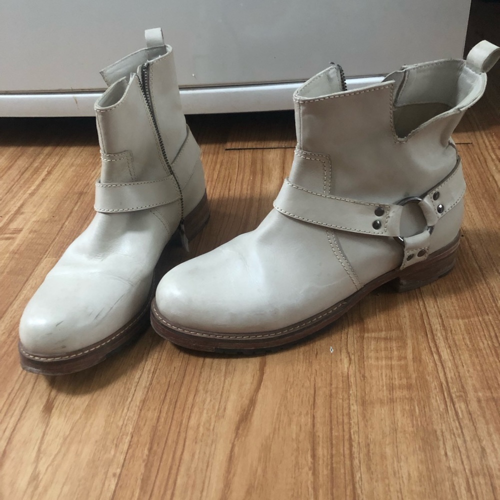 Vintage Foundry white booties